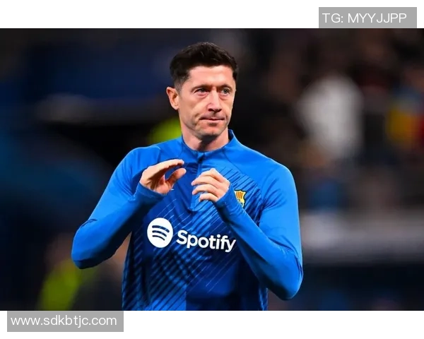 波兰足球传奇人物回顾：从扬科到莱万多夫斯基的辉煌历程