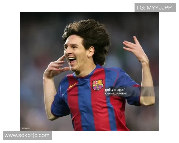 足球场上的传奇绰号解析 从梅西的小跳蚤到C罗的怪兽魅力